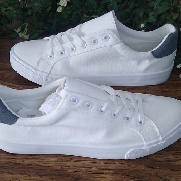 Classic White Men's Sneakers Size 10 - Picture 3 of 8